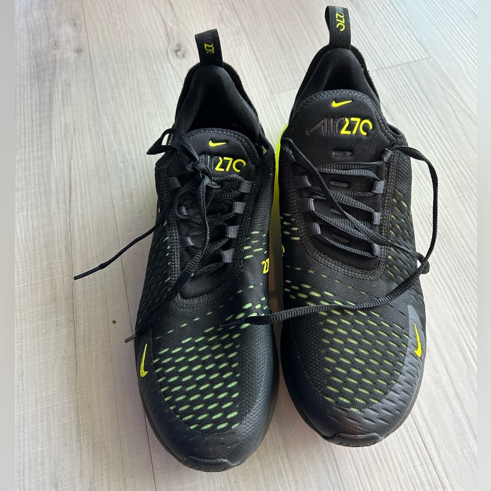 Men’s Nike 270s